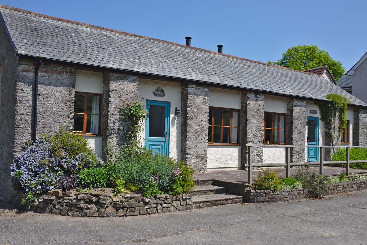LR-Fuchsia-cottage-exterior